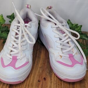 Heelys. Pink and White Skate Shoes. Size 6.